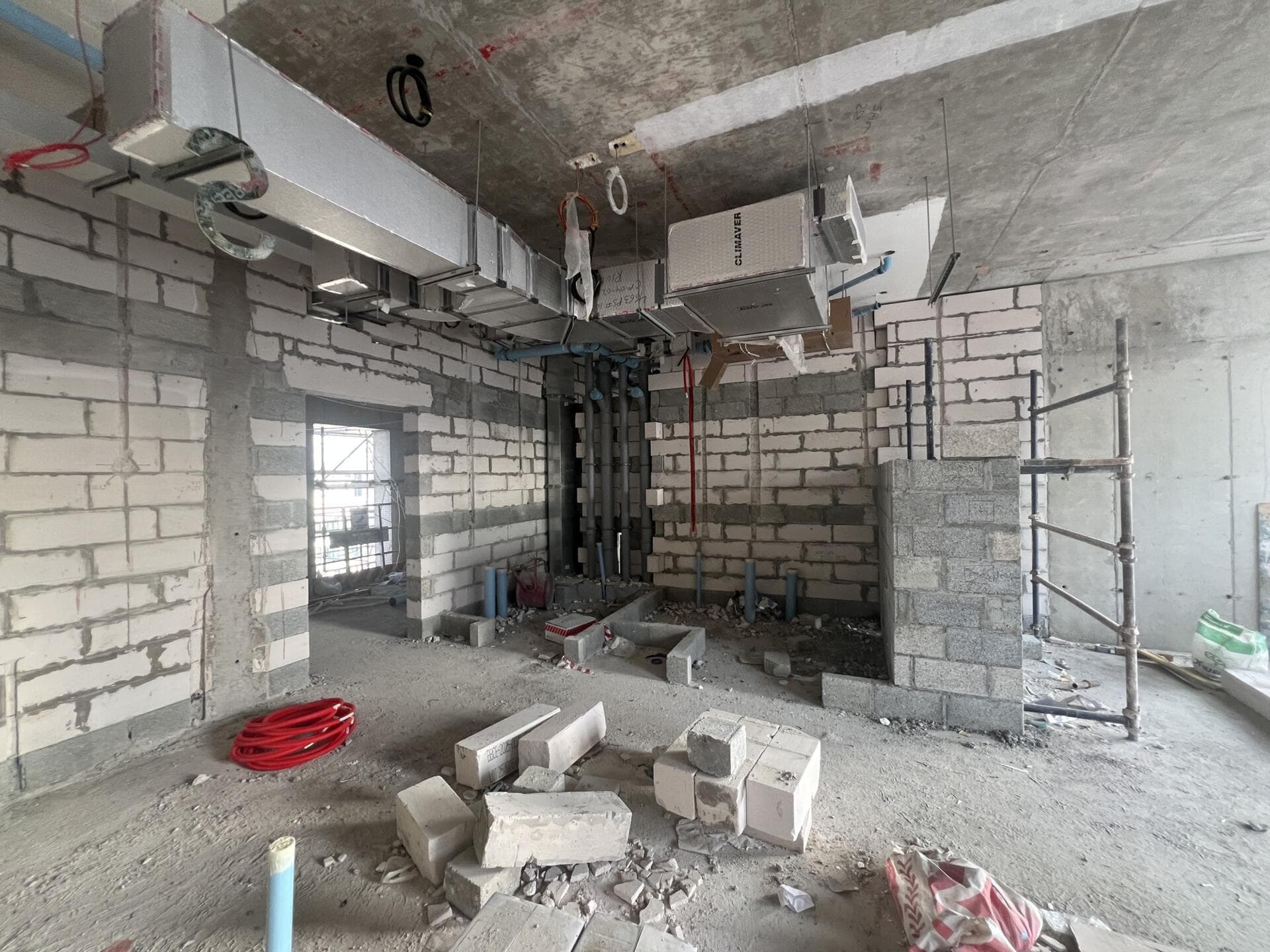Riviera 50 - Construction