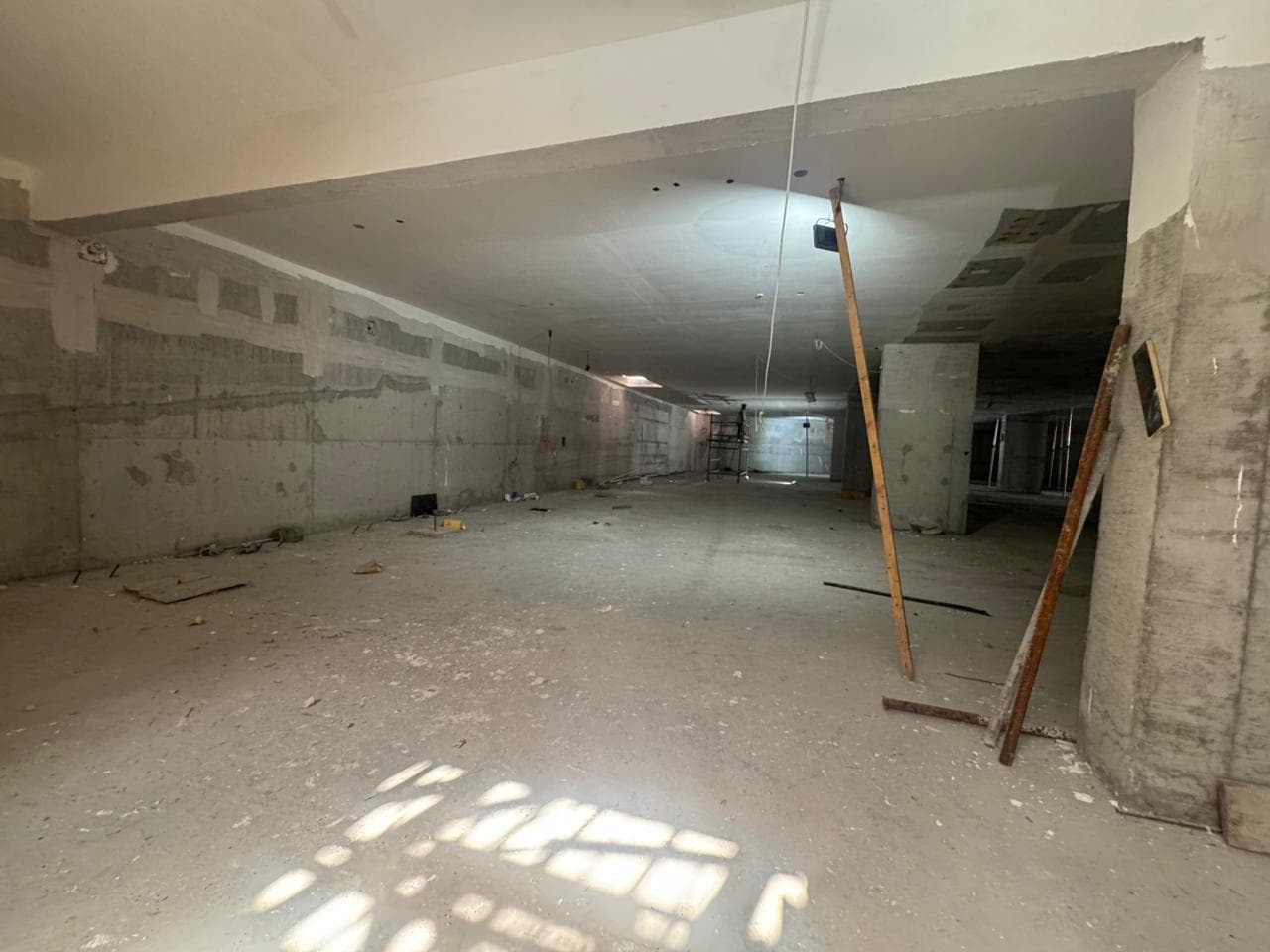Floarea Grande - Construction