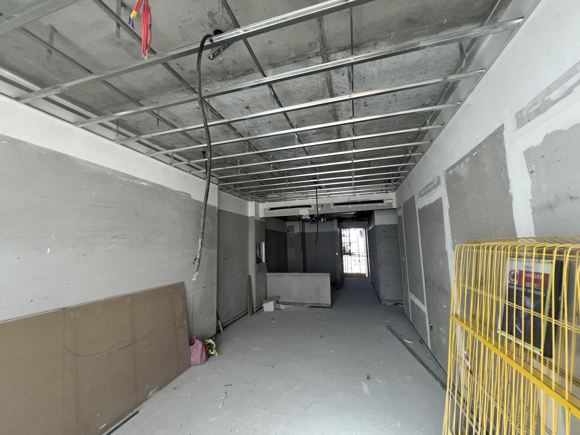 320 Riverside Crescent - Construction