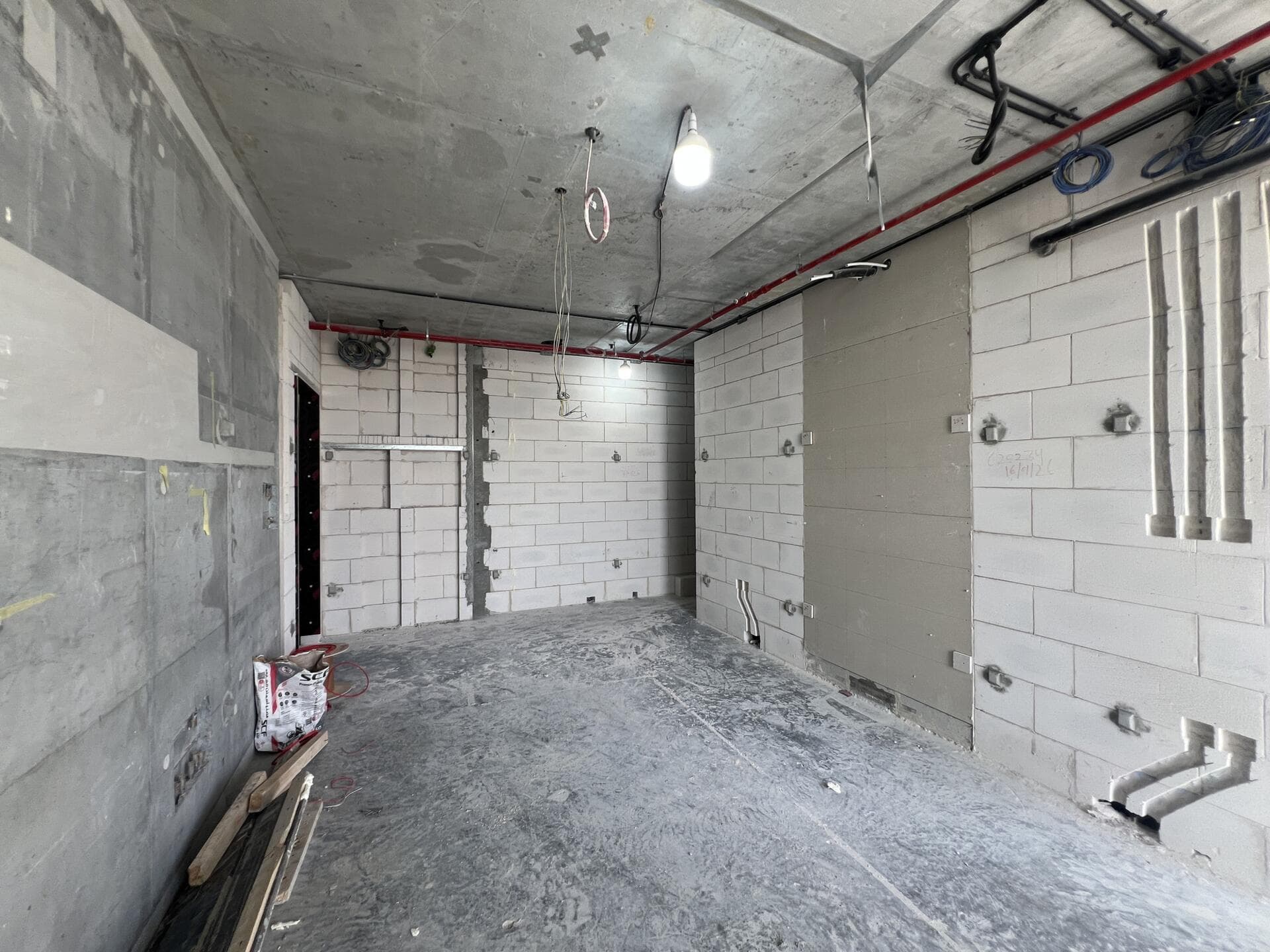320 Riverside Crescent - Construction