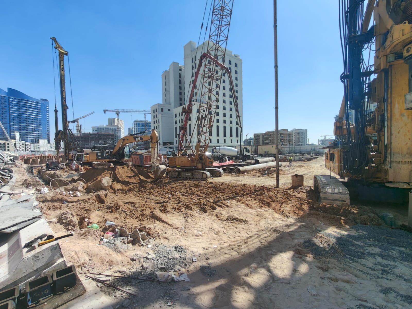 Floarea Oasis - Construction