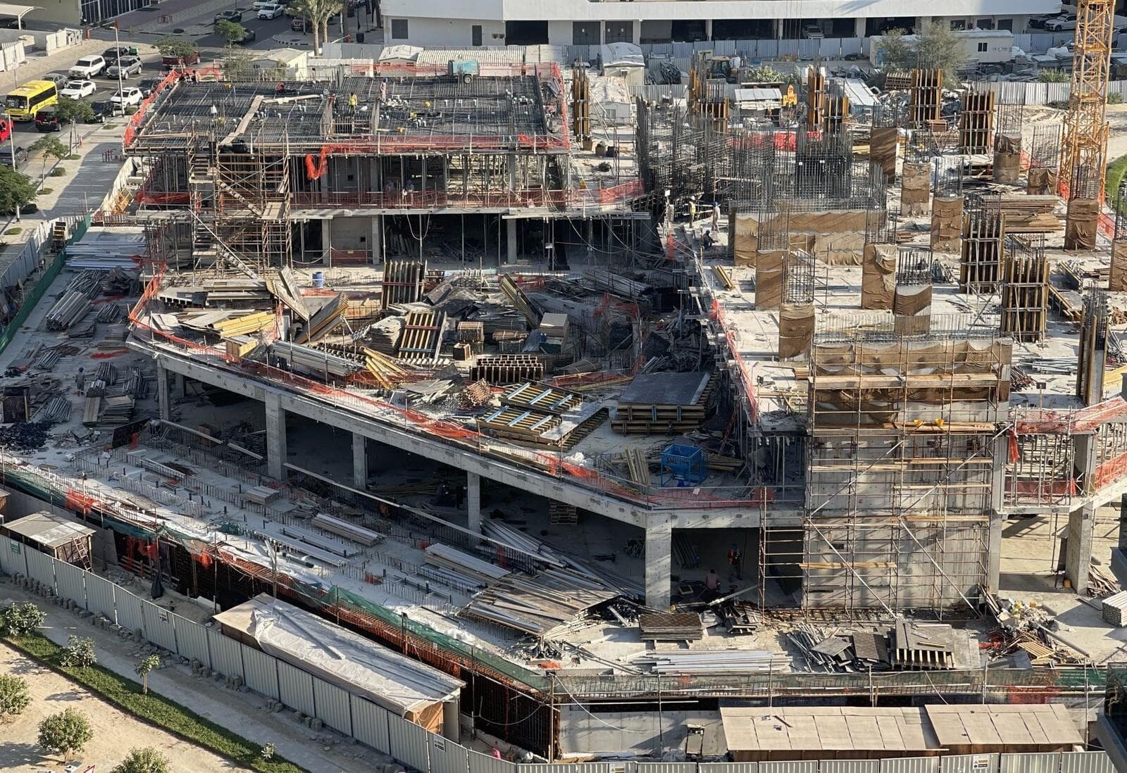 Floarea Grande - Construction