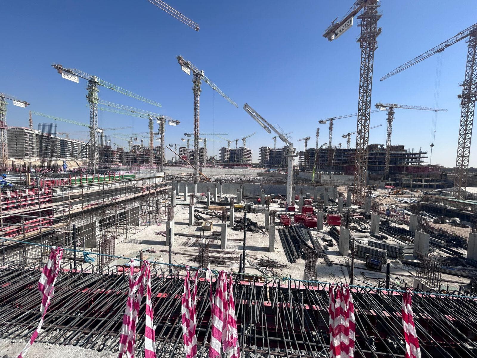 Azizi Venice 14 - Construction
