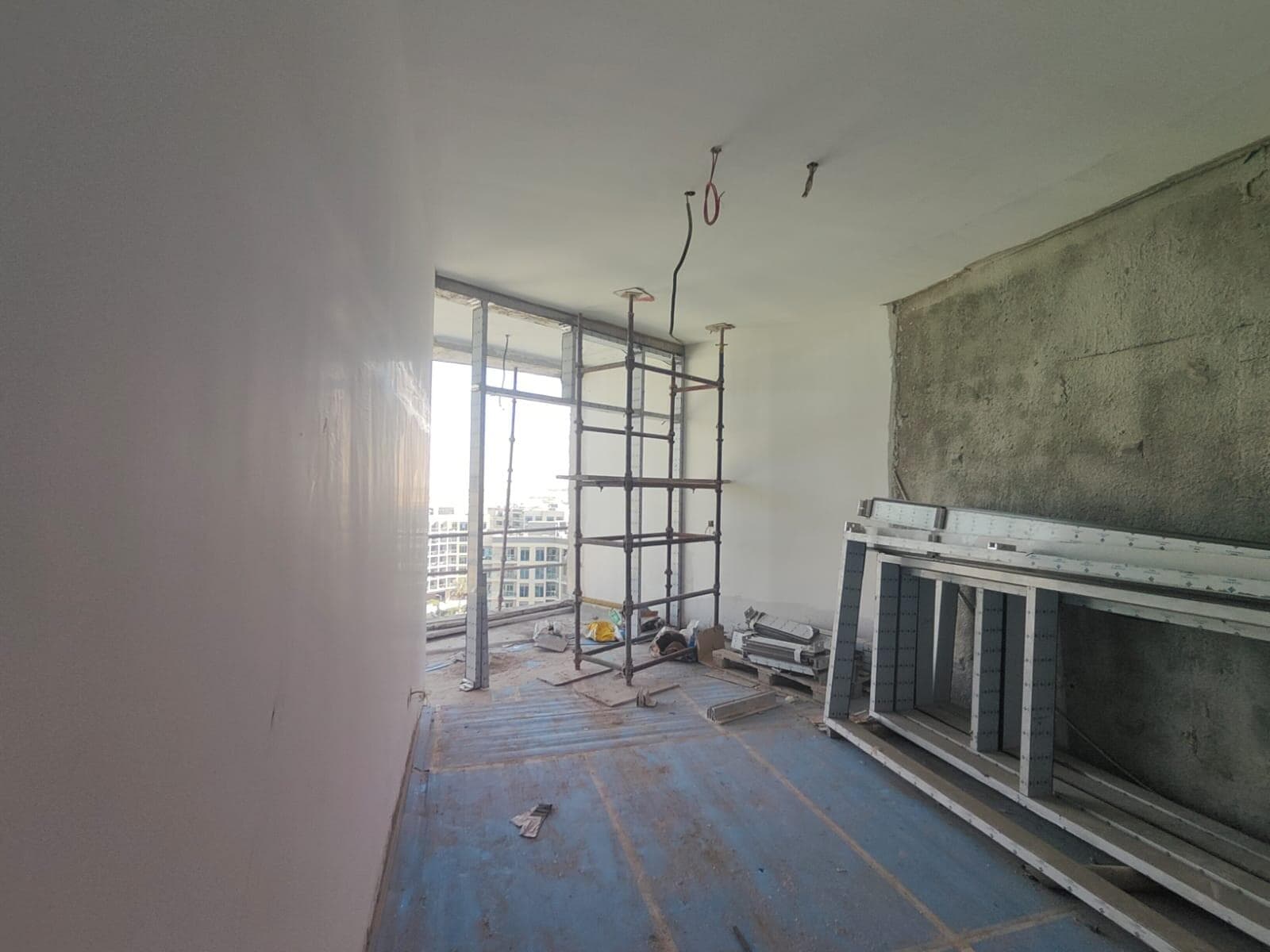 South Living - Construction