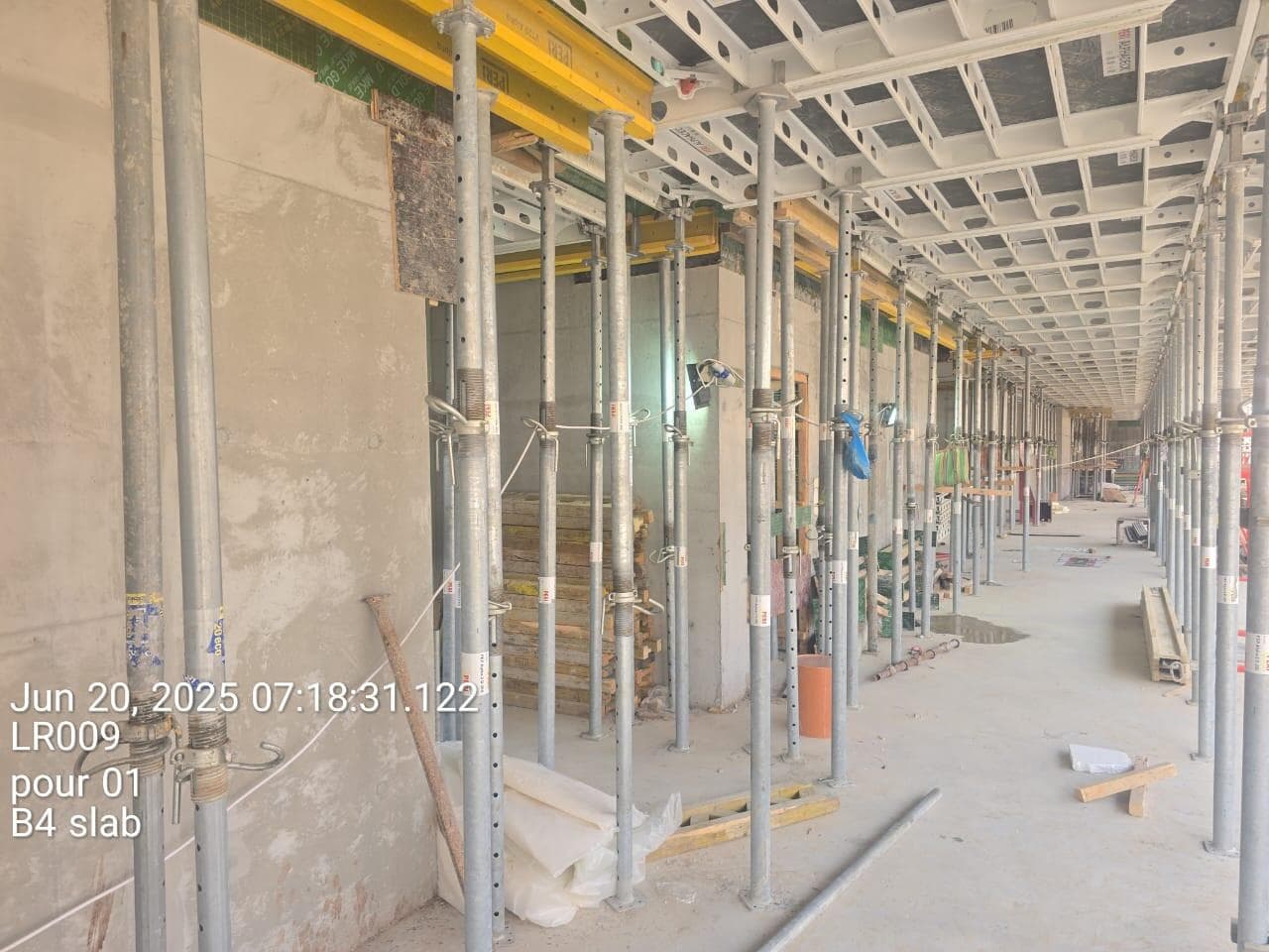 Azizi Venice 14 - Construction