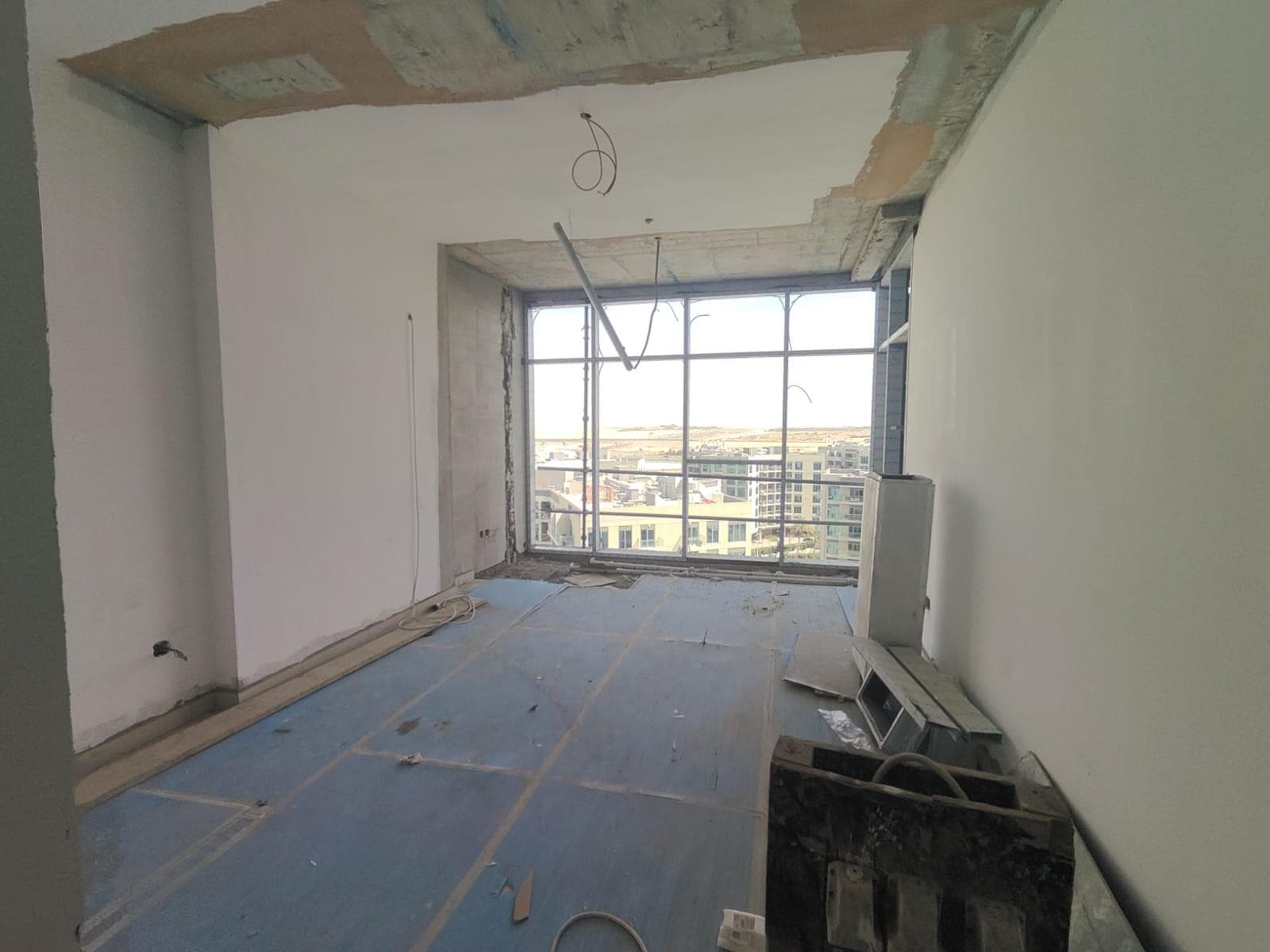 South Living - Construction