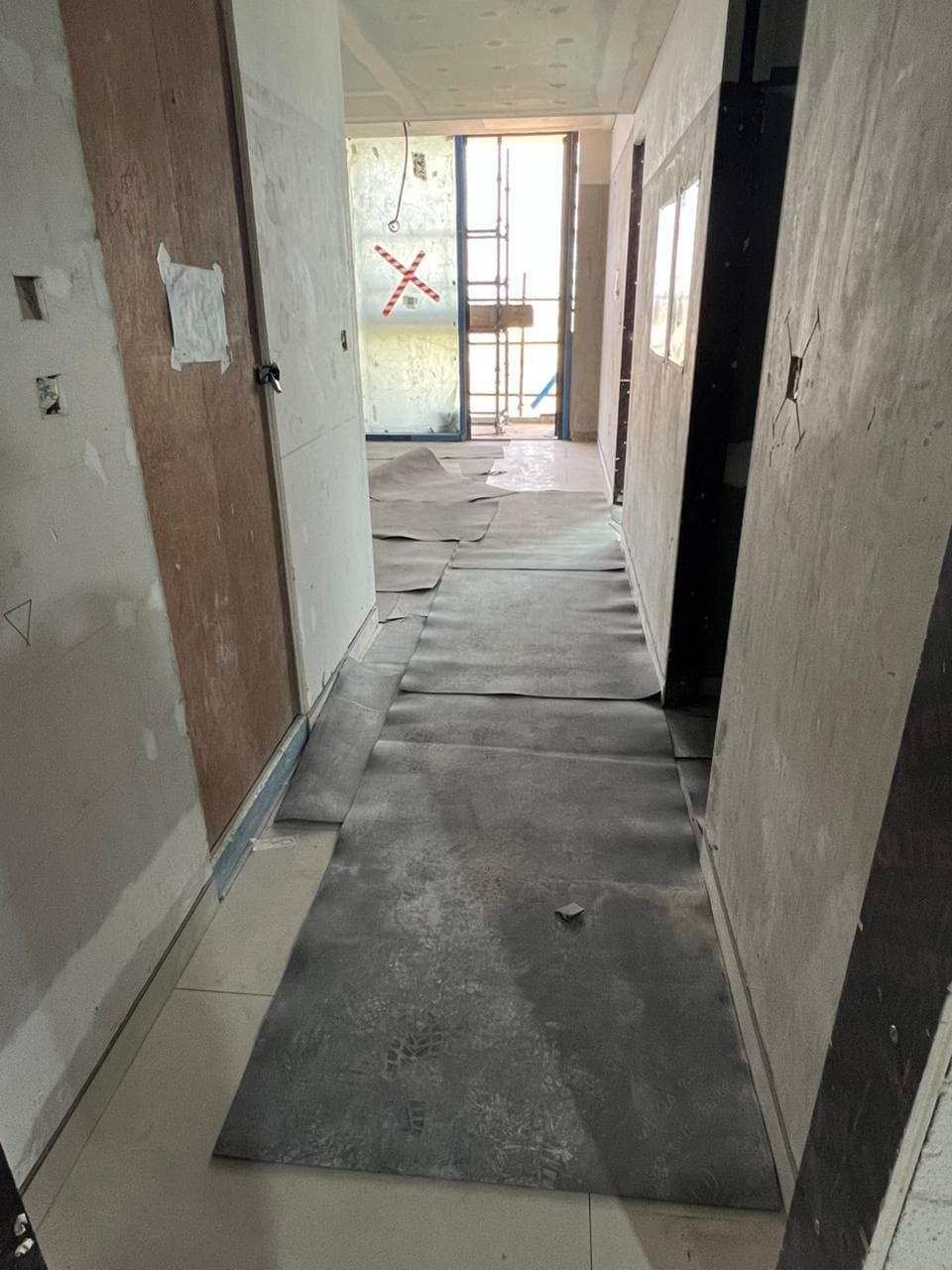 350 Riverside Crescent - Construction