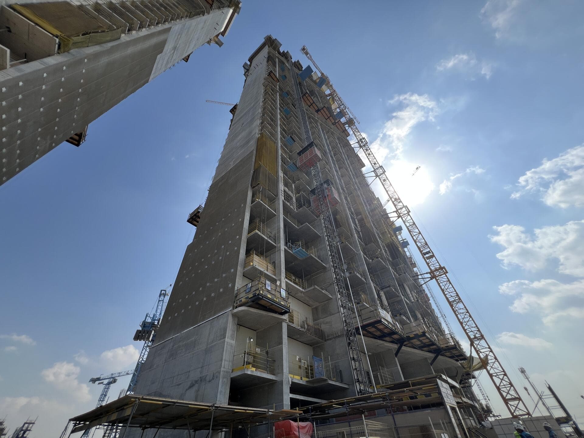 350 Riverside Crescent - Construction