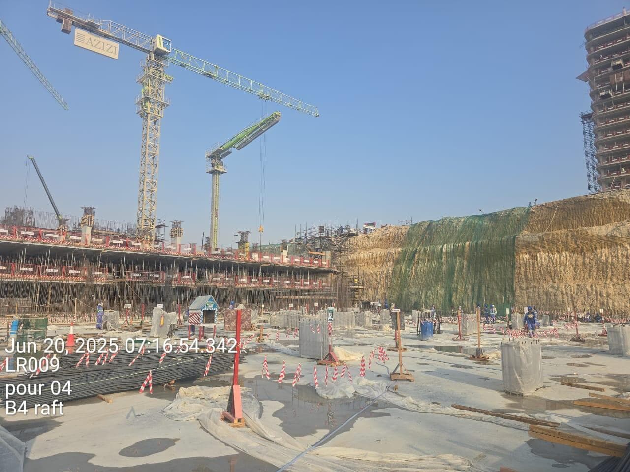 Azizi Venice 14 - Construction