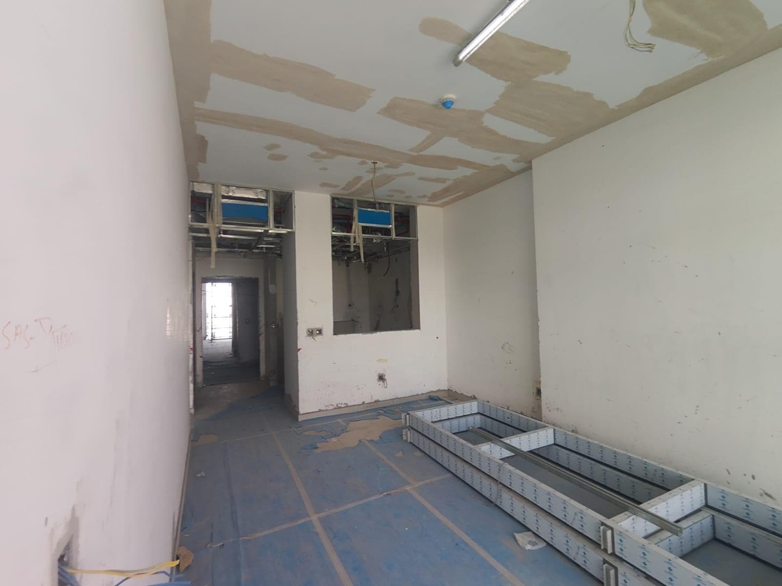 South Living - Construction