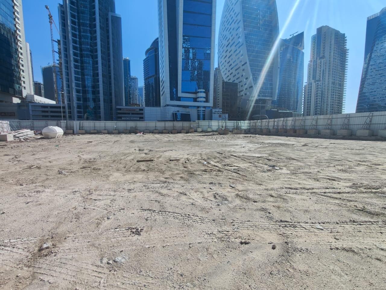 Bayz 102 - Construction