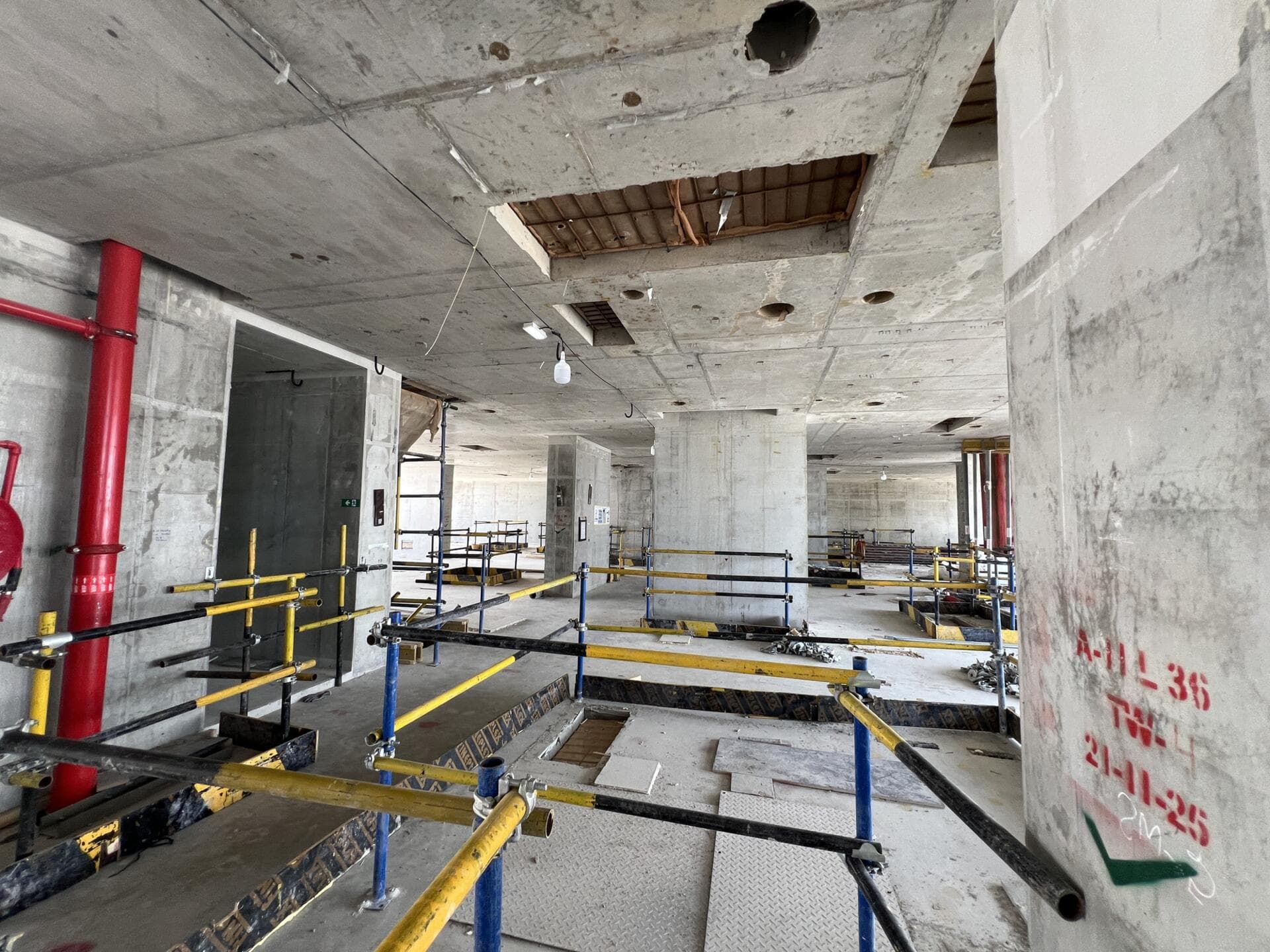 350 Riverside Crescent - Construction