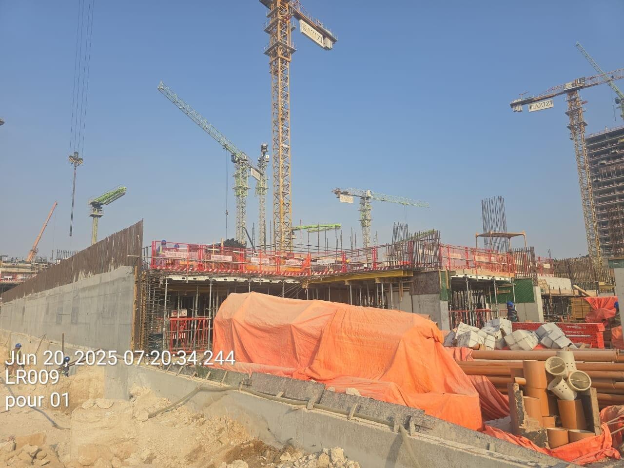 Azizi Venice 14 - Construction