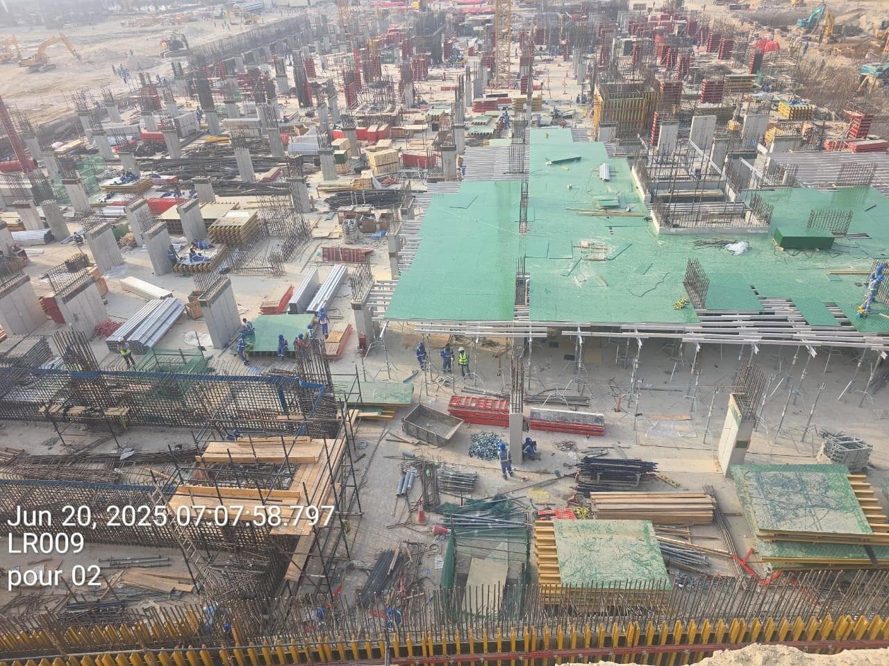 Azizi Venice 14 - Construction