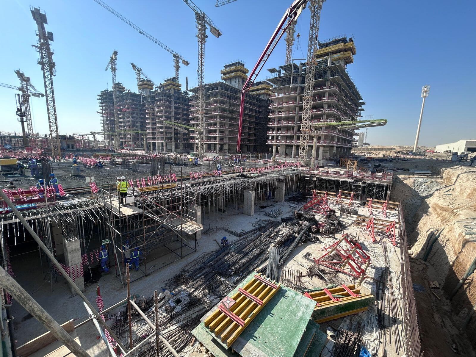 Azizi Venice 14 - Construction