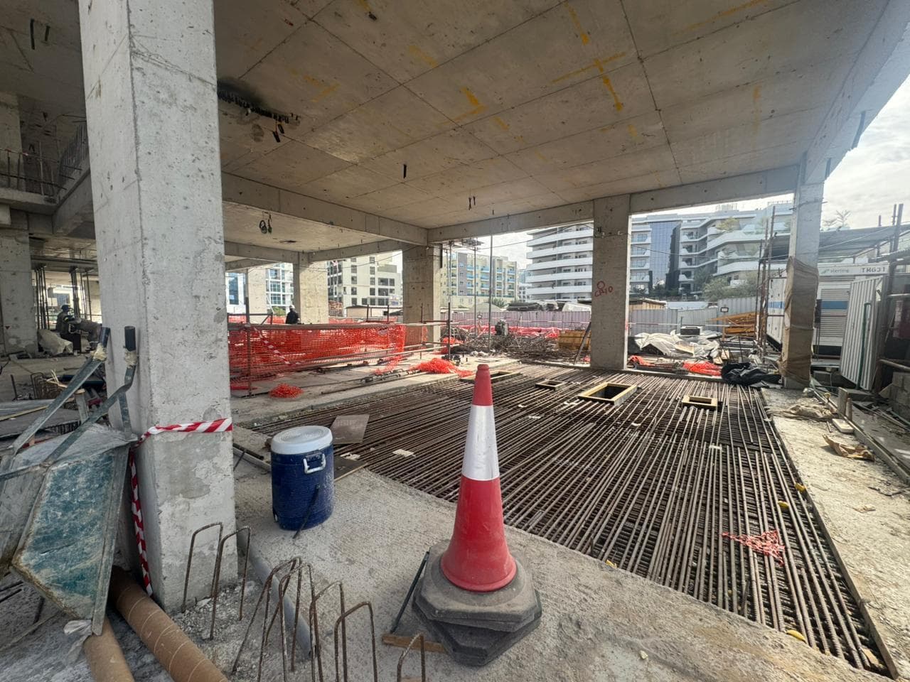 Floarea Grande - Construction
