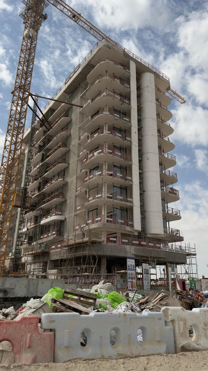 Azizi Venice (1-11) - Construction
