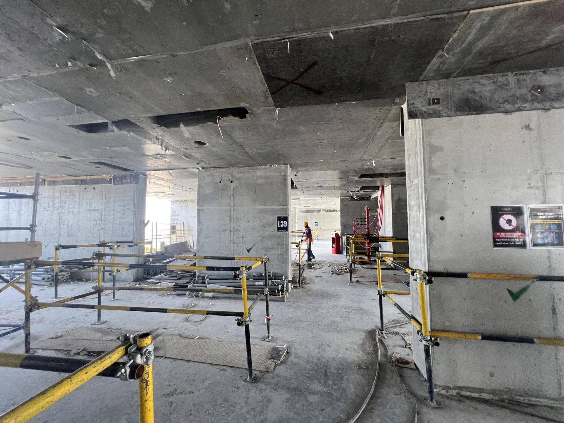 320 Riverside Crescent - Construction
