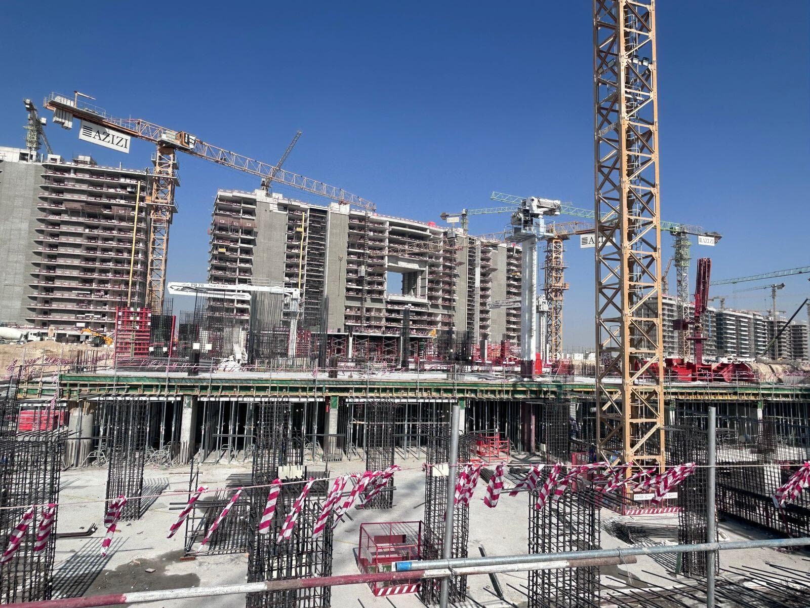 Azizi Venice 14 - Construction