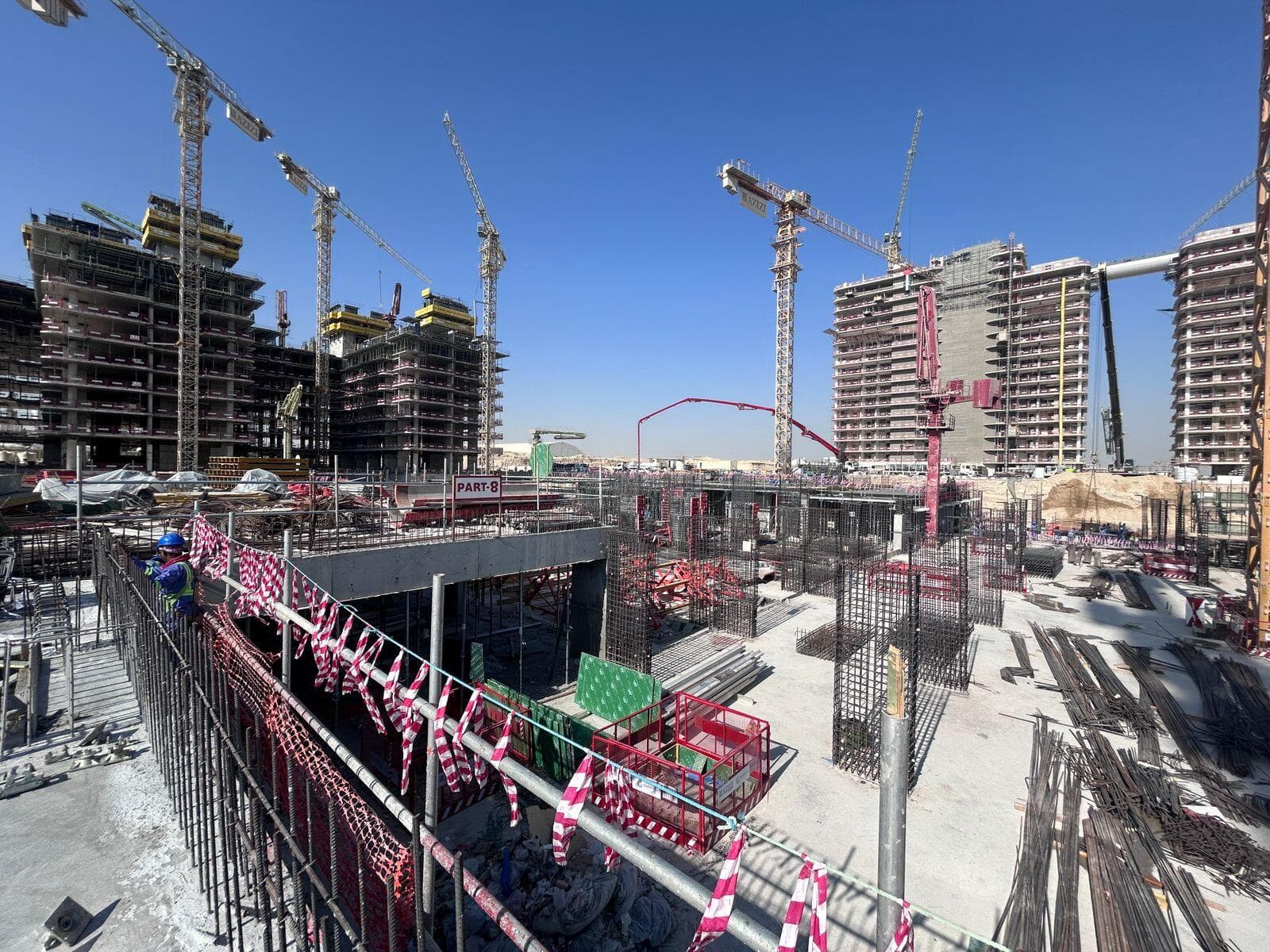 Azizi Venice 14 - Construction