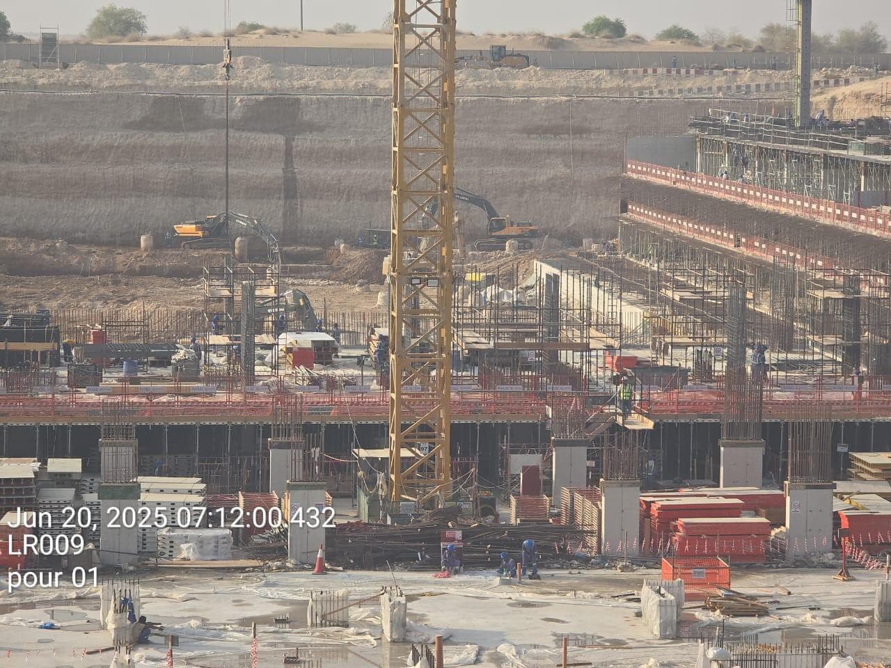Azizi Venice 14 - Construction