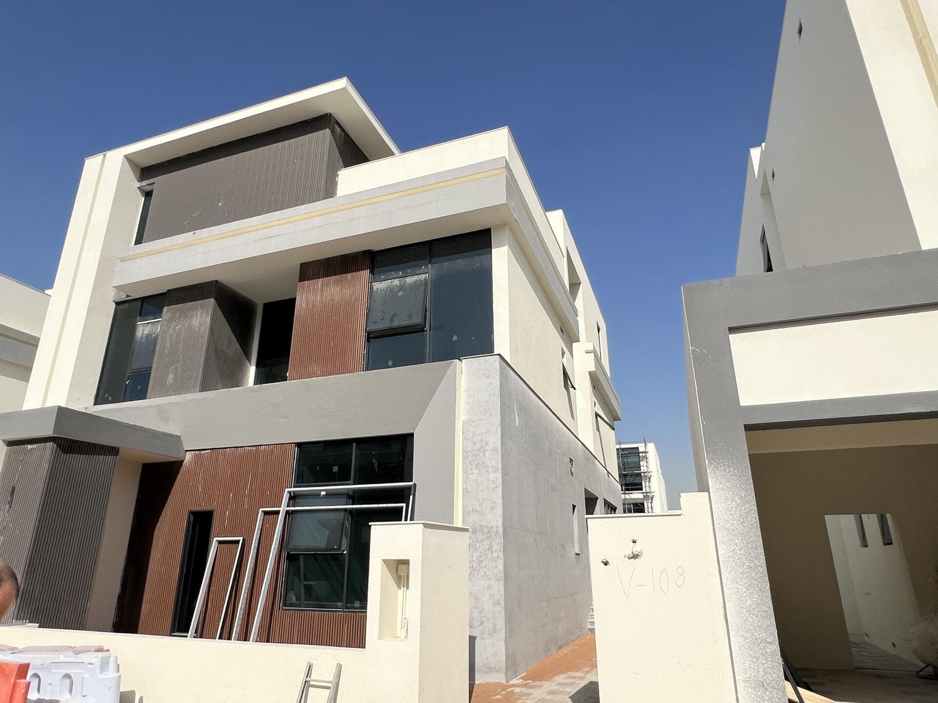 Paradise Hills - Construction