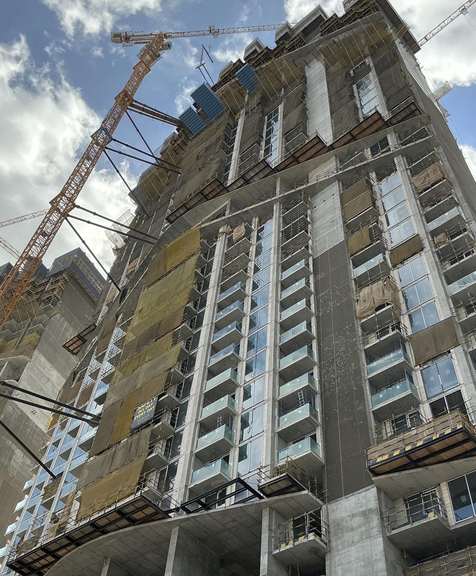320 Riverside Crescent - Construction