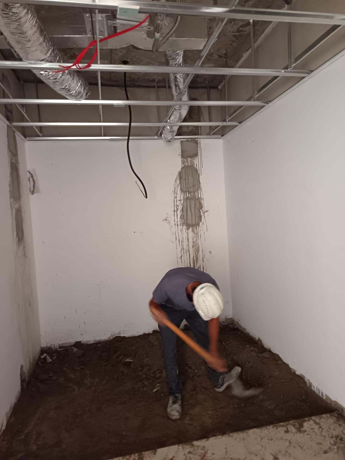 Riviera Lodge - Construction