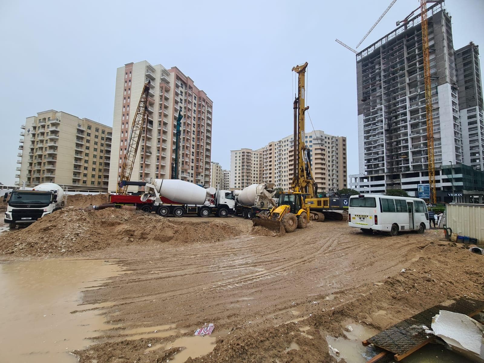 Empire Lakeviews - Construction