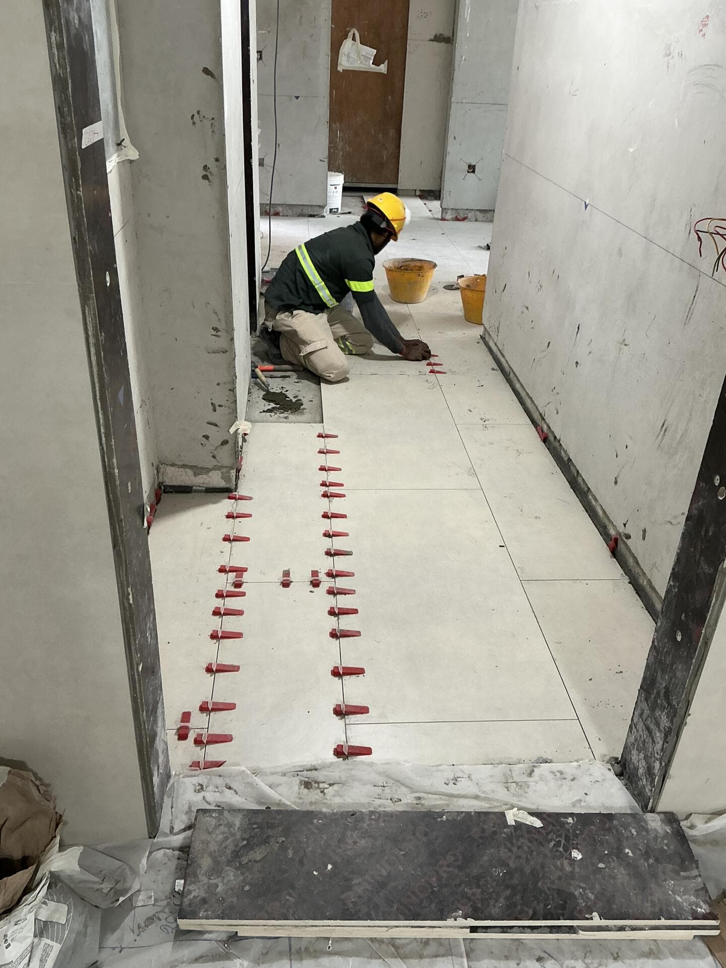 330 Riverside Crescent - Construction