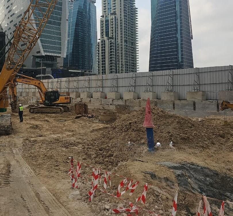 Bayz 102 - Construction