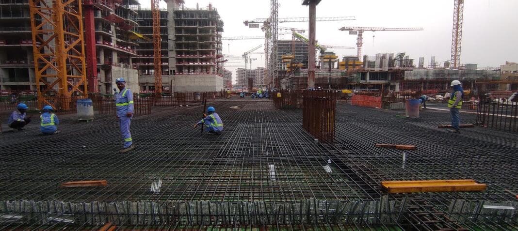 Azizi Venice 12 - Construction