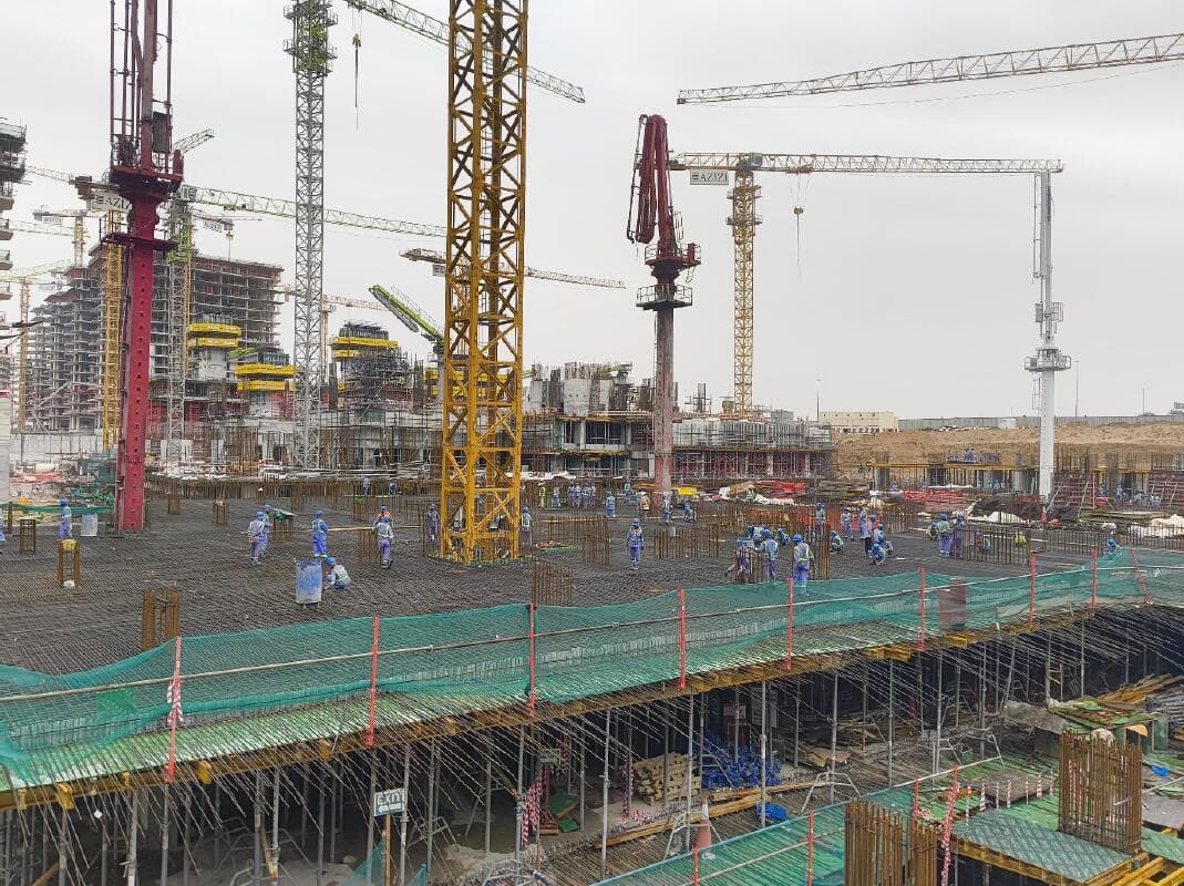 Azizi Venice 12 - Construction