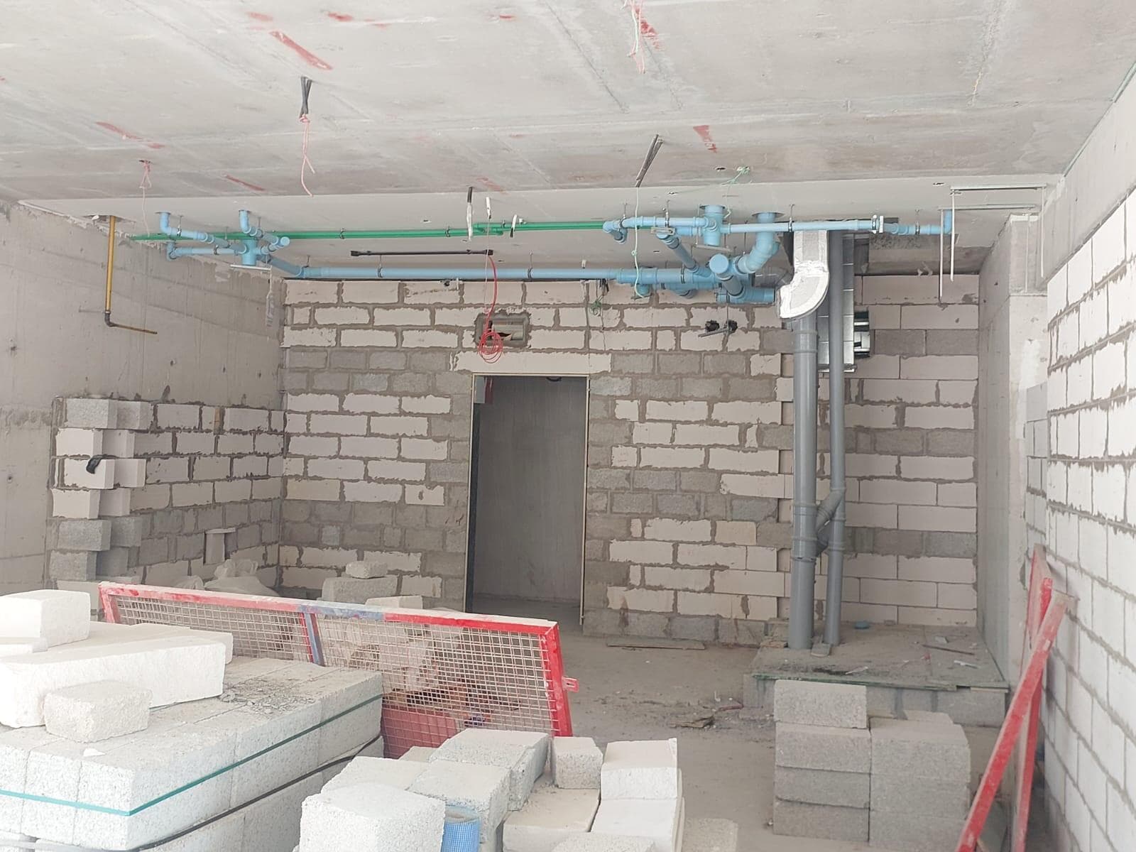 Azizi Venice 13 - Construction