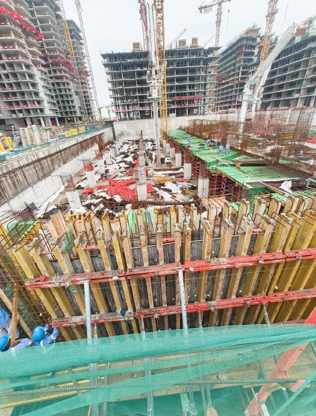 Azizi Venice 12 - Construction