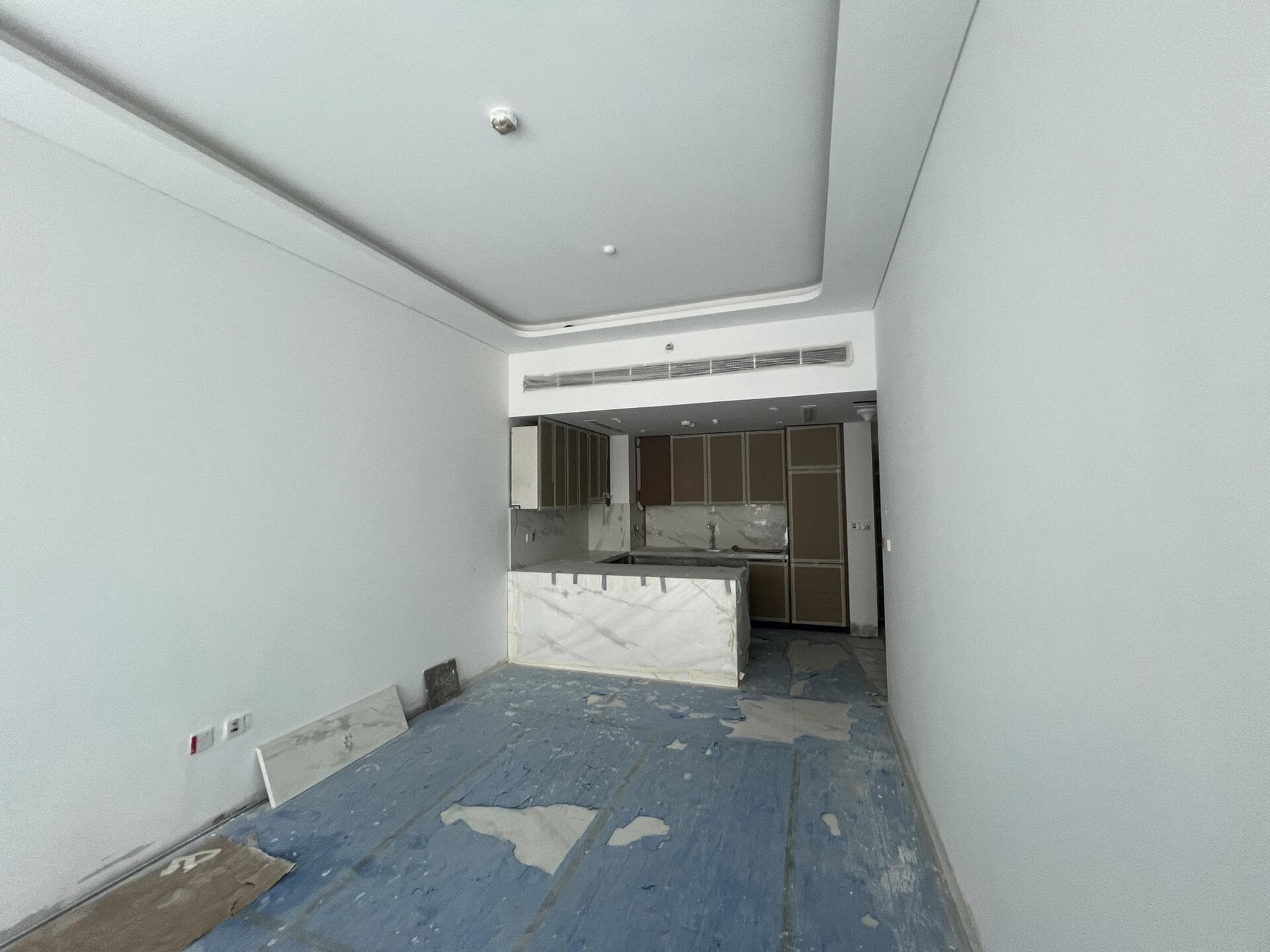 Riviera 56 - Construction