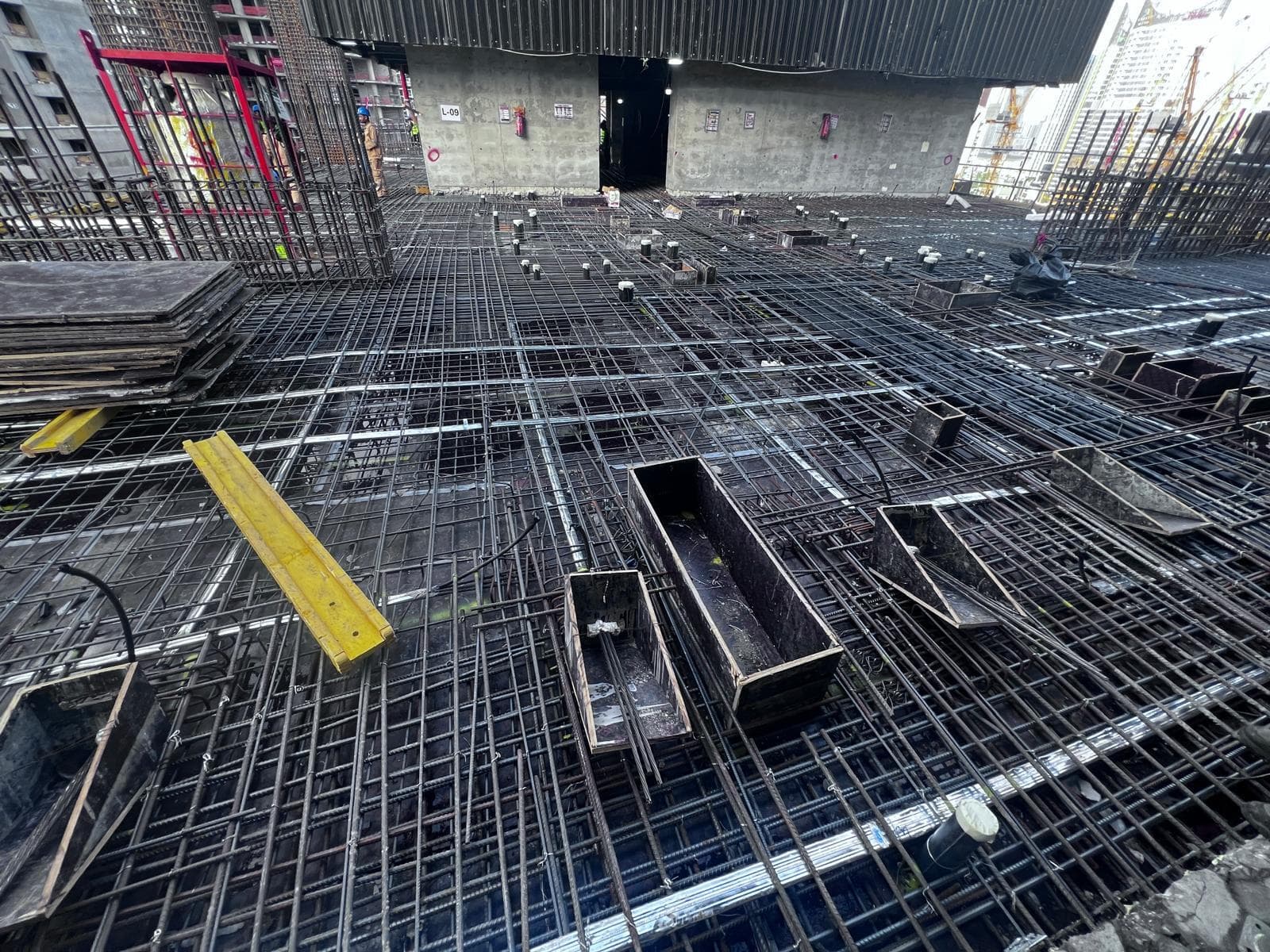 Binghatti Skyrise - Construction