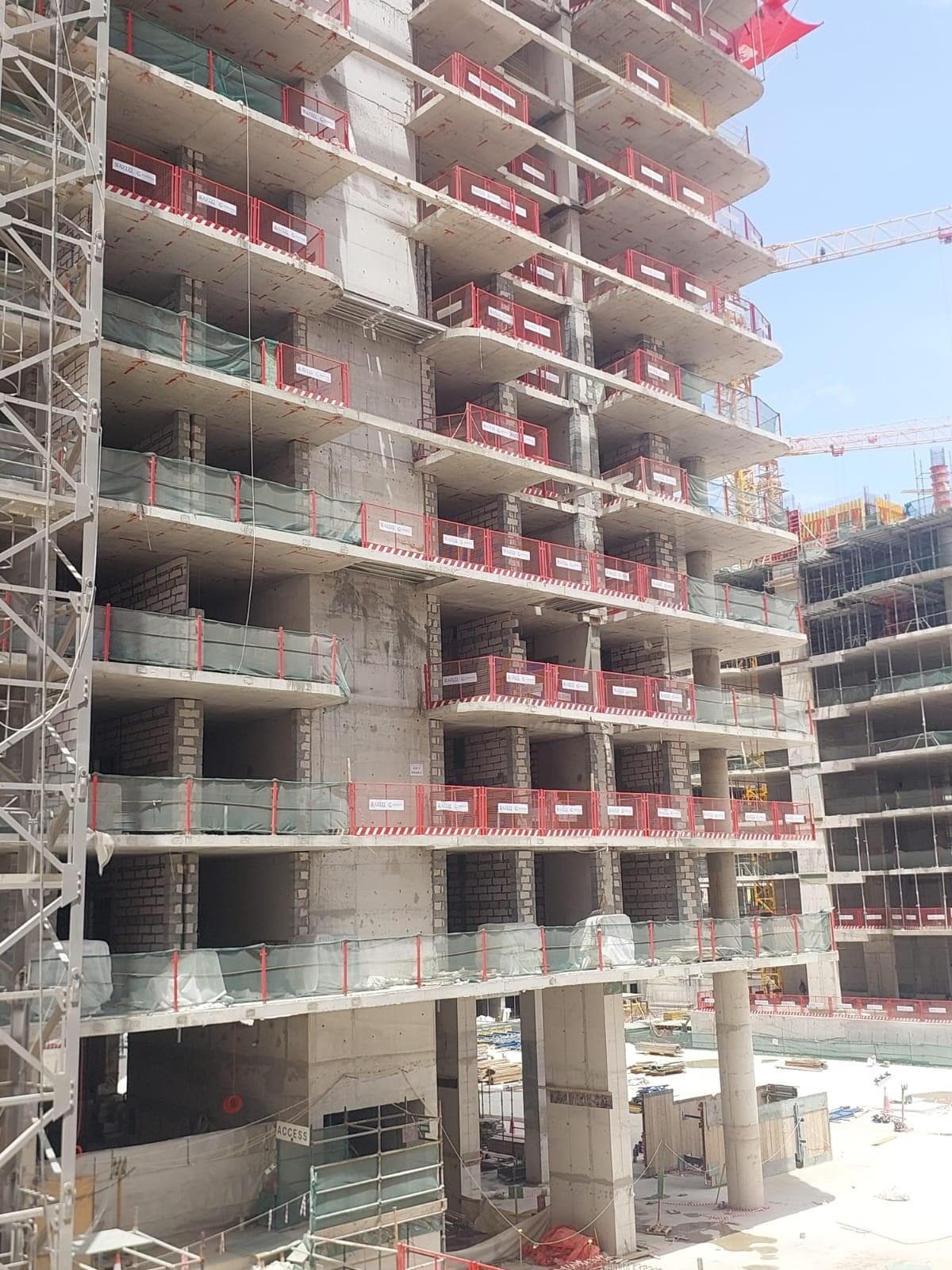 Azizi Venice 13 - Construction