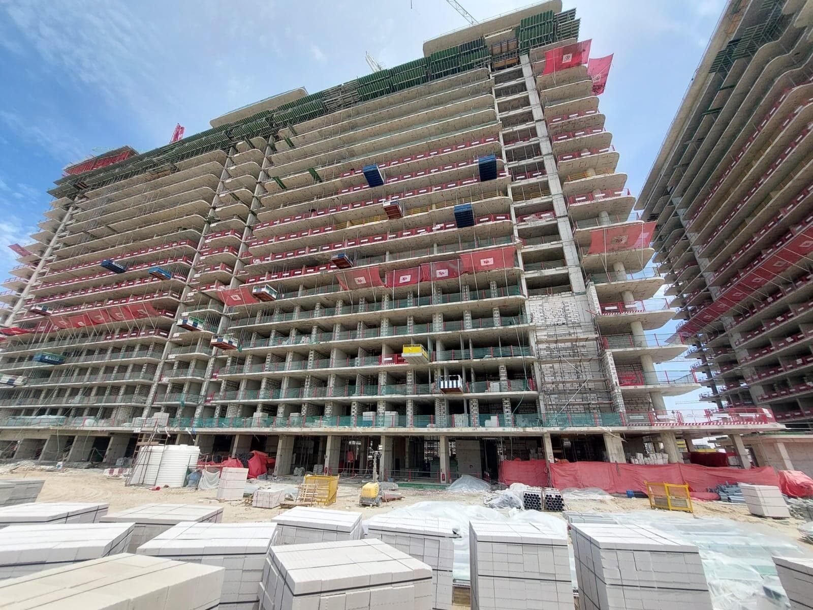 Azizi Venice 13 - Construction