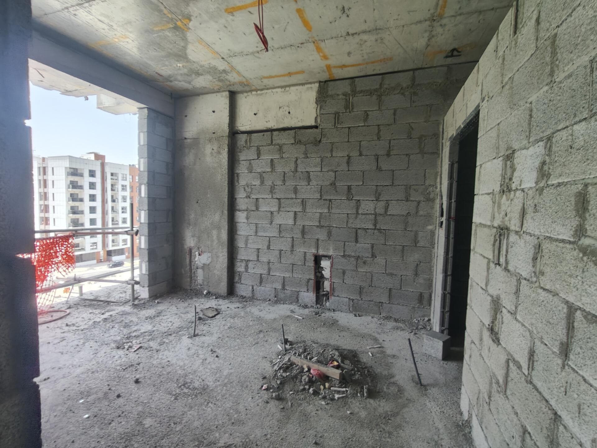 Floarea Grande - Construction