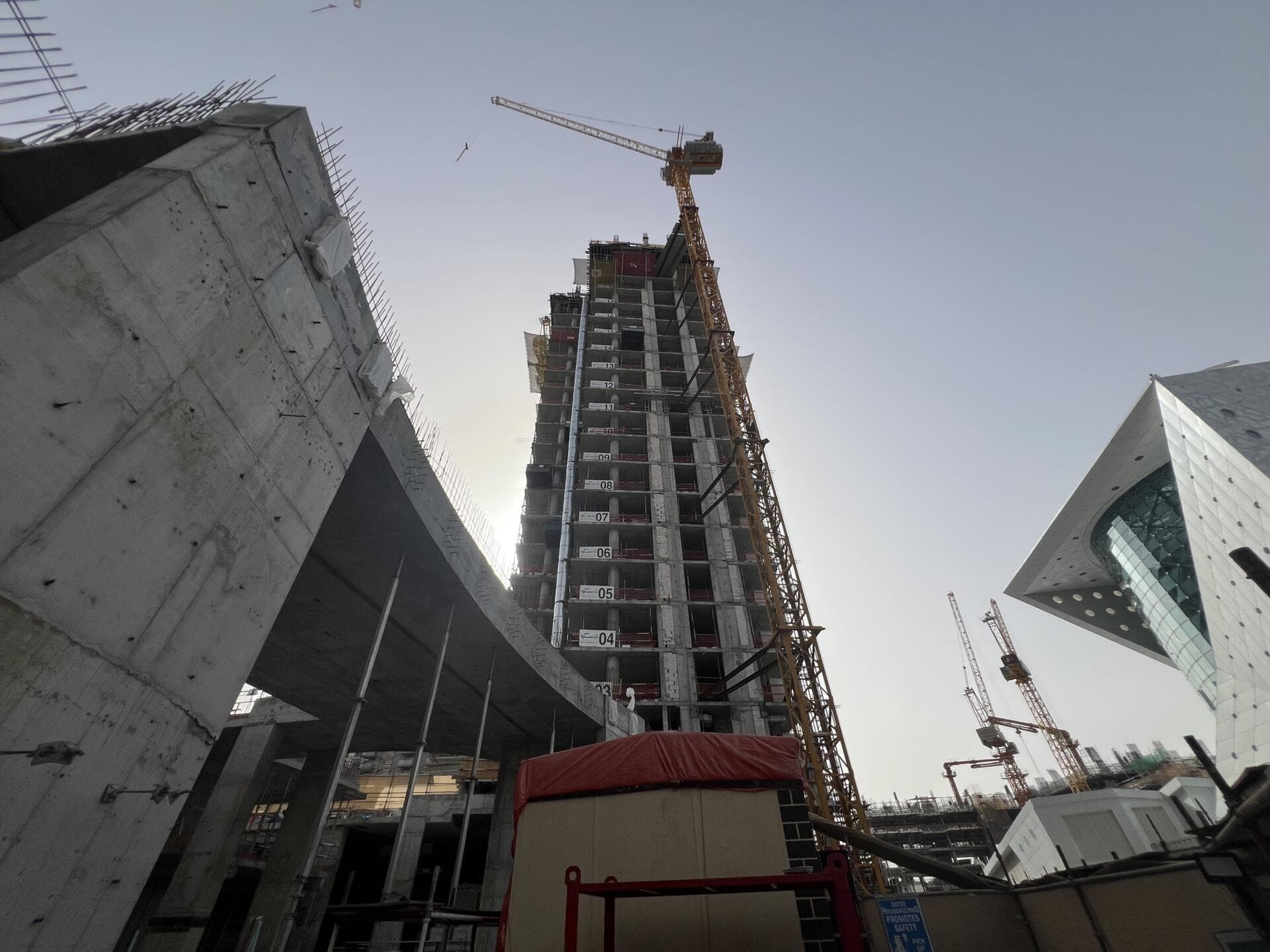 Central Park Plaza - Строительство