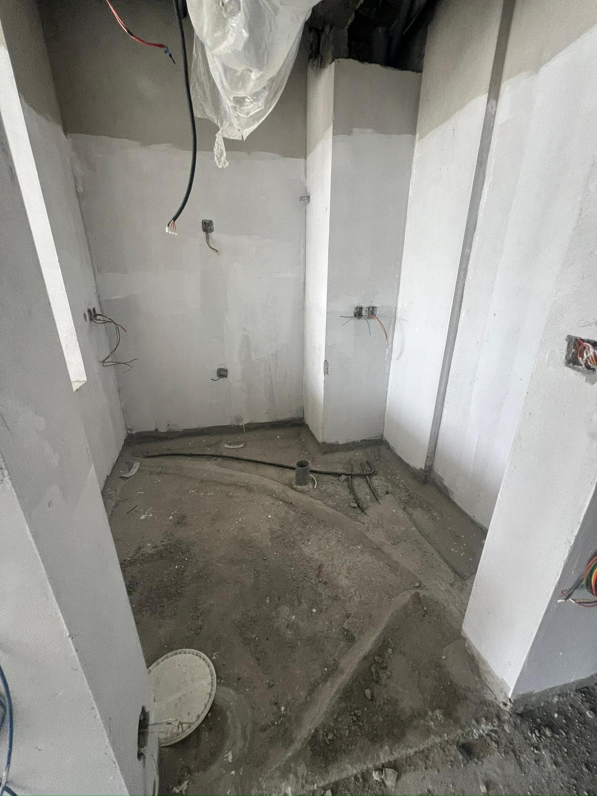 Lateral One - Construction
