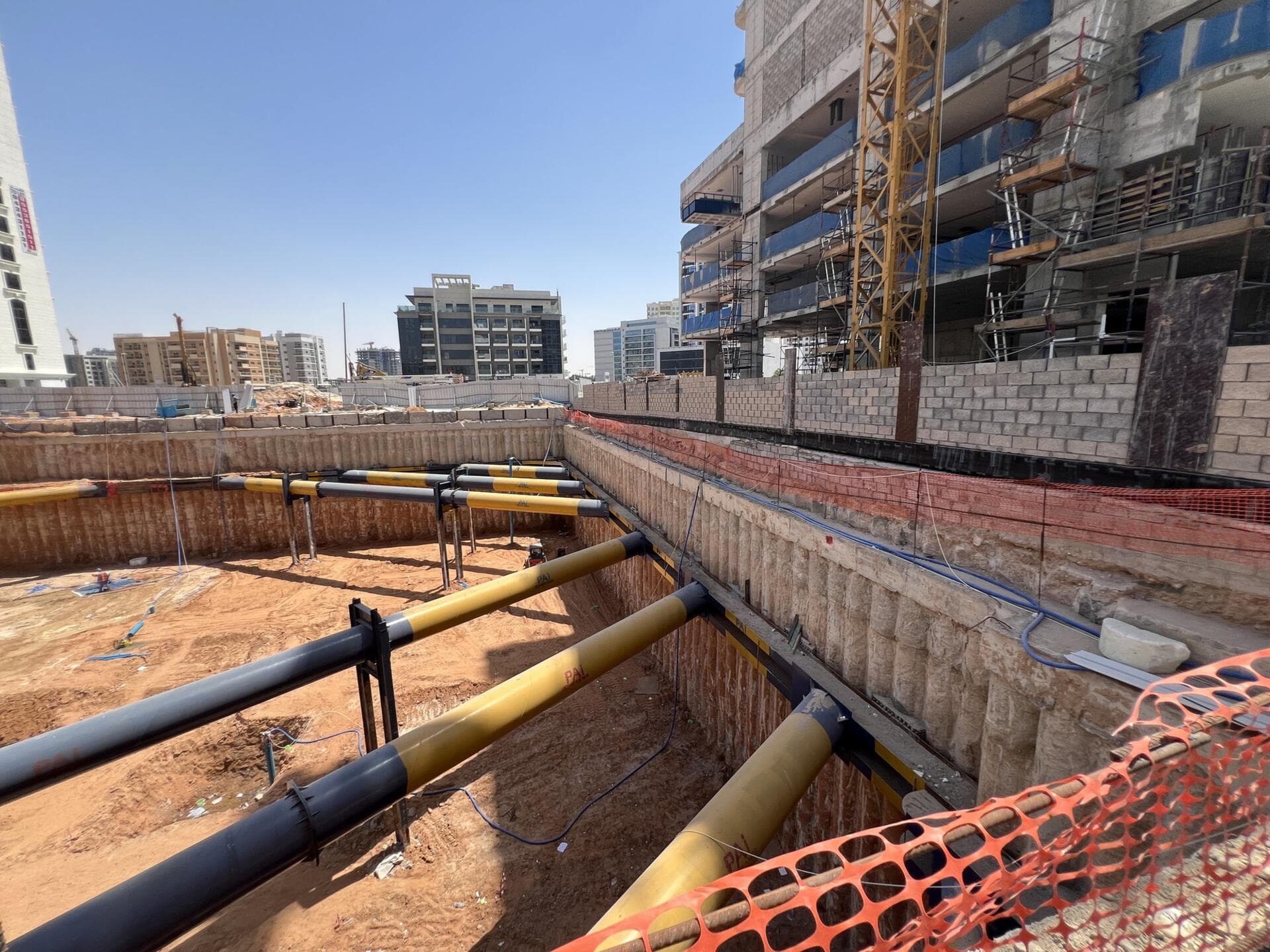 Floarea Oasis - Construction