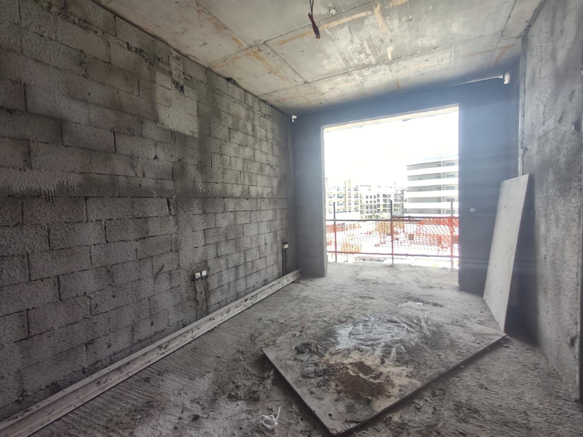 Floarea Grande - Construction