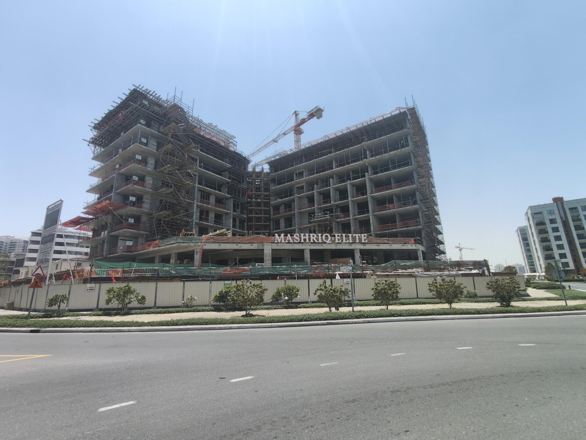 Floarea Grande - Construction