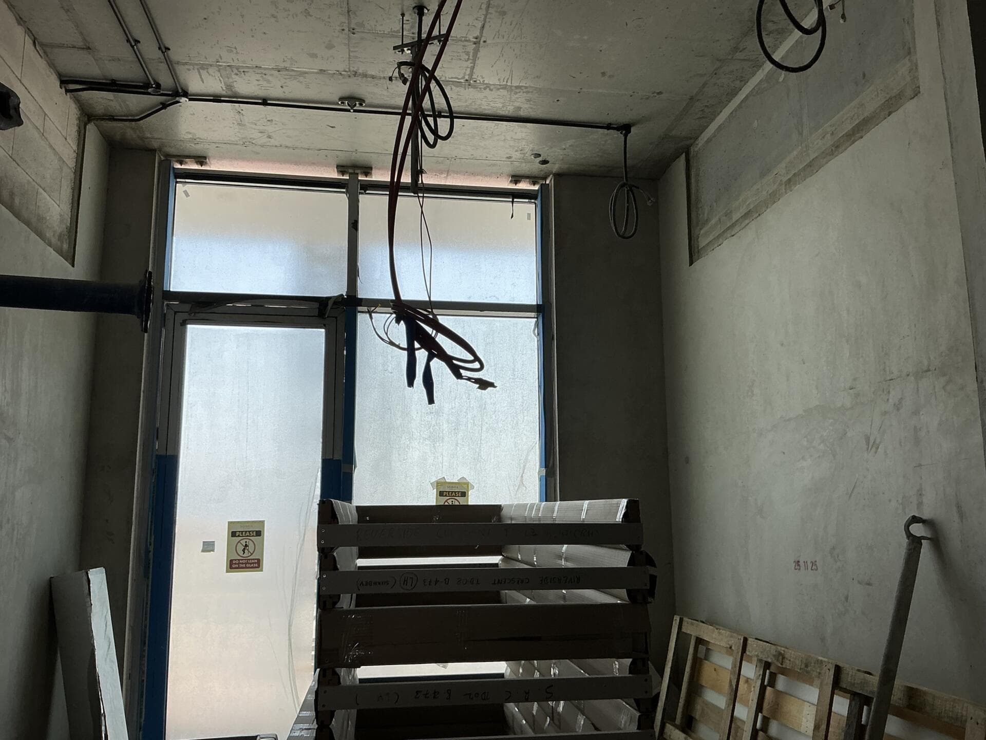 320 Riverside Crescent - Construction