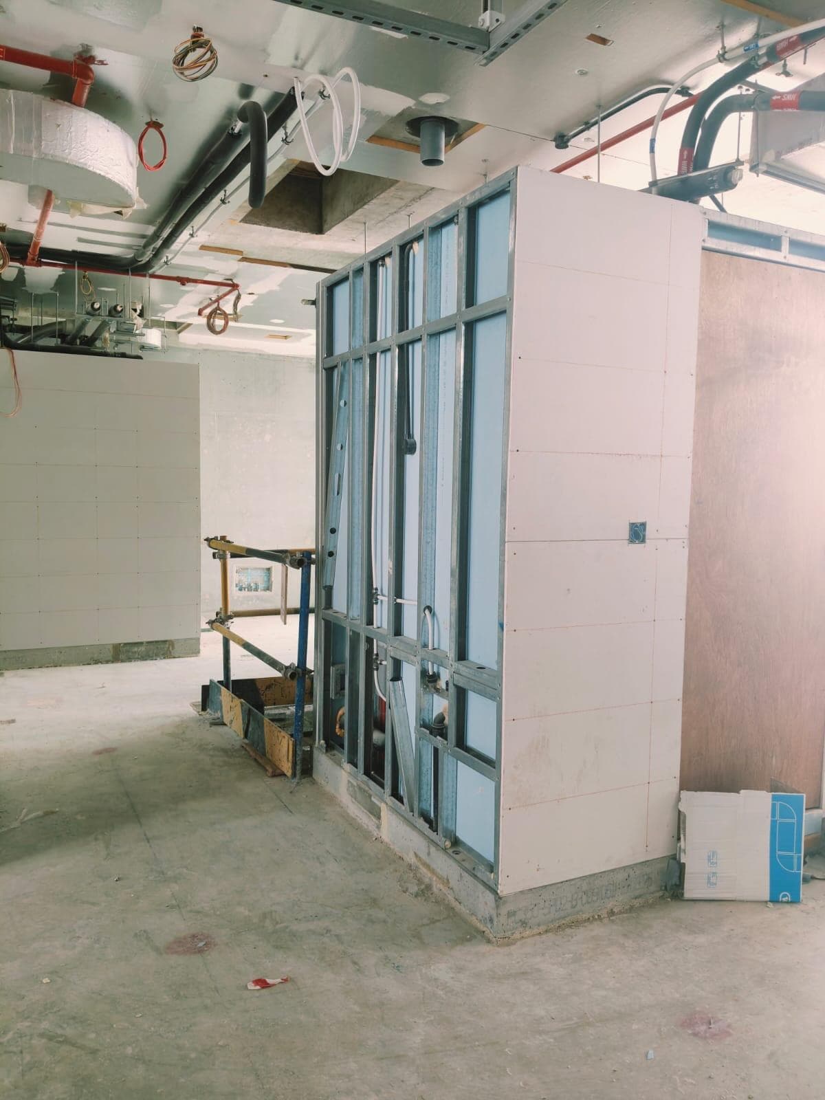 350 Riverside Crescent - Construction