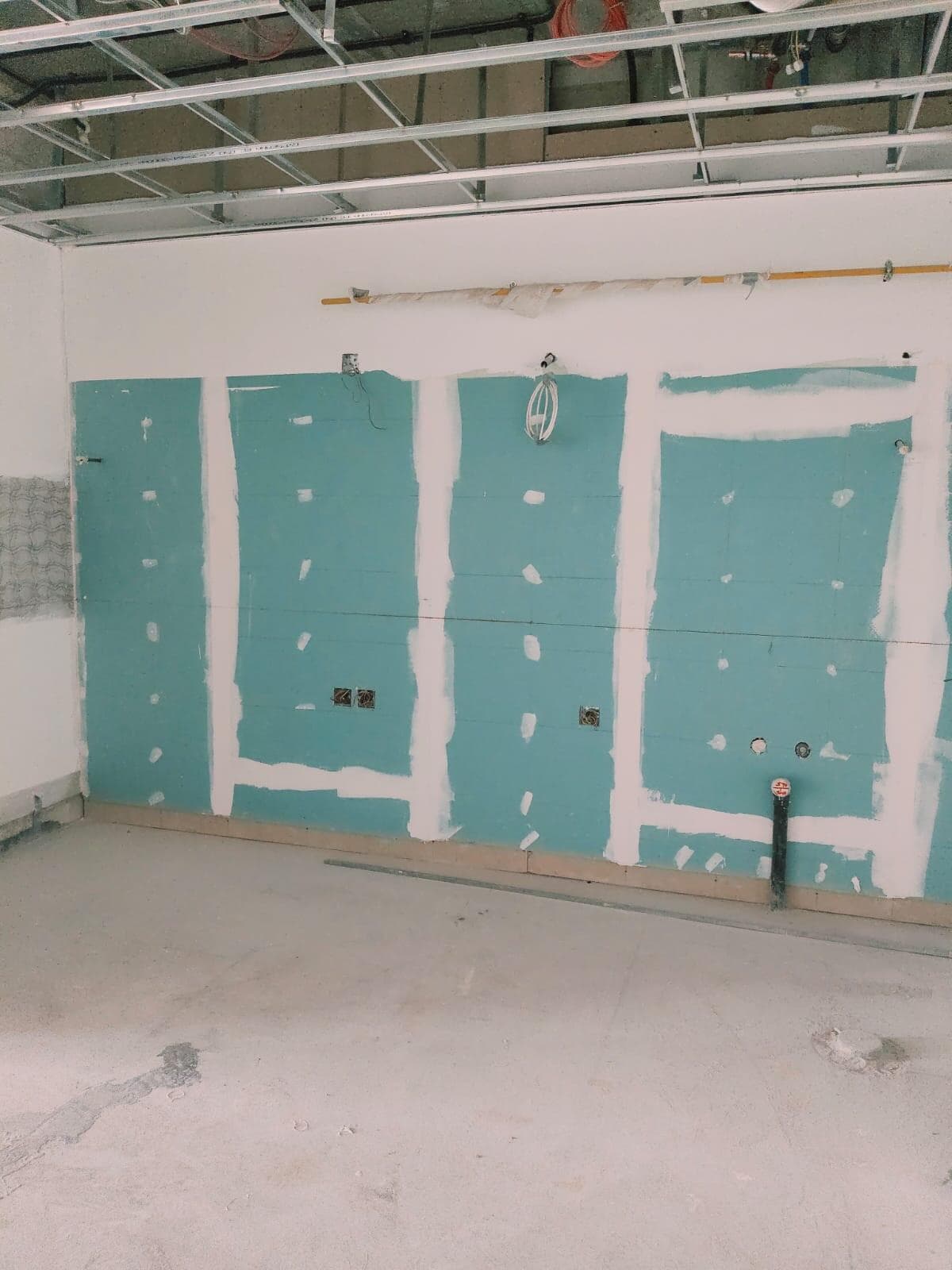 350 Riverside Crescent - Construction