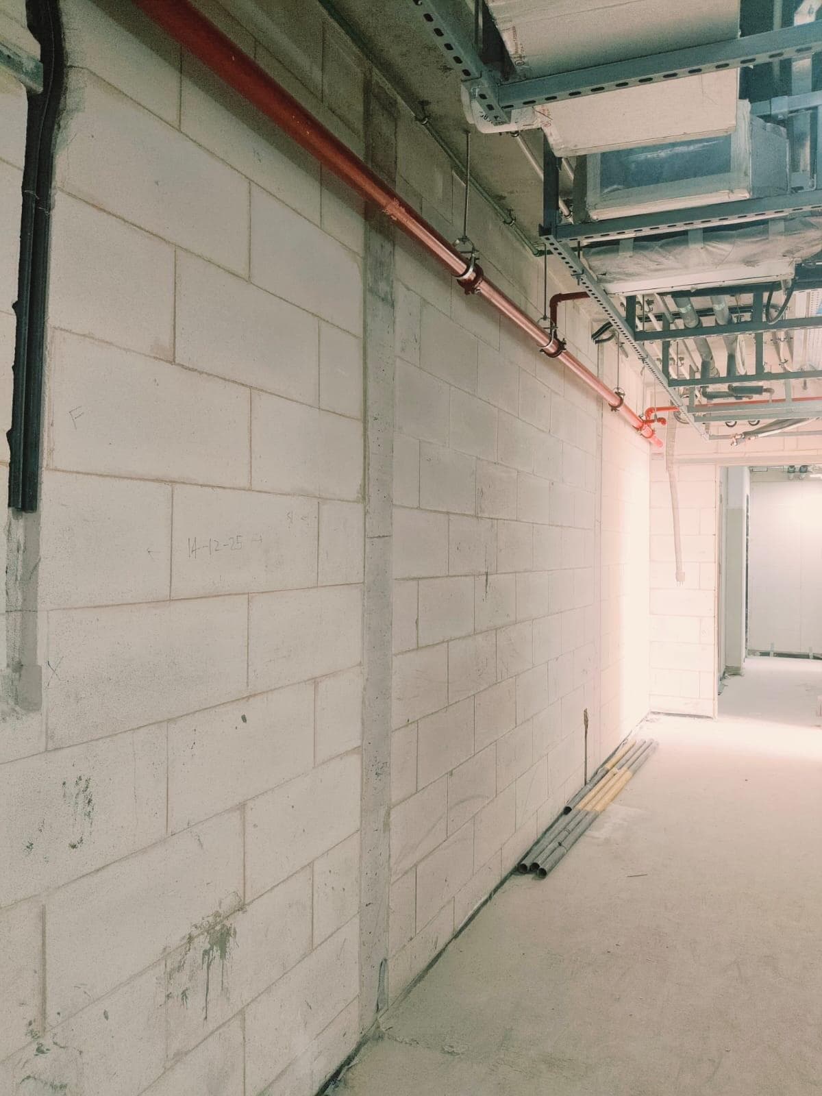 350 Riverside Crescent - Construction