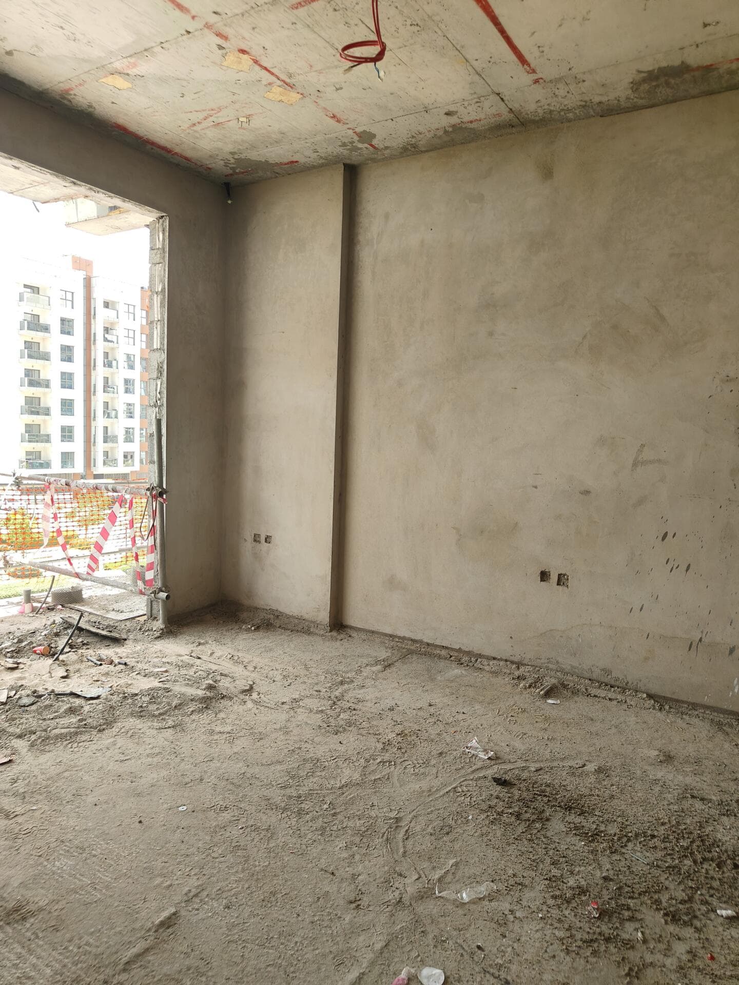 Floarea Grande - Construction